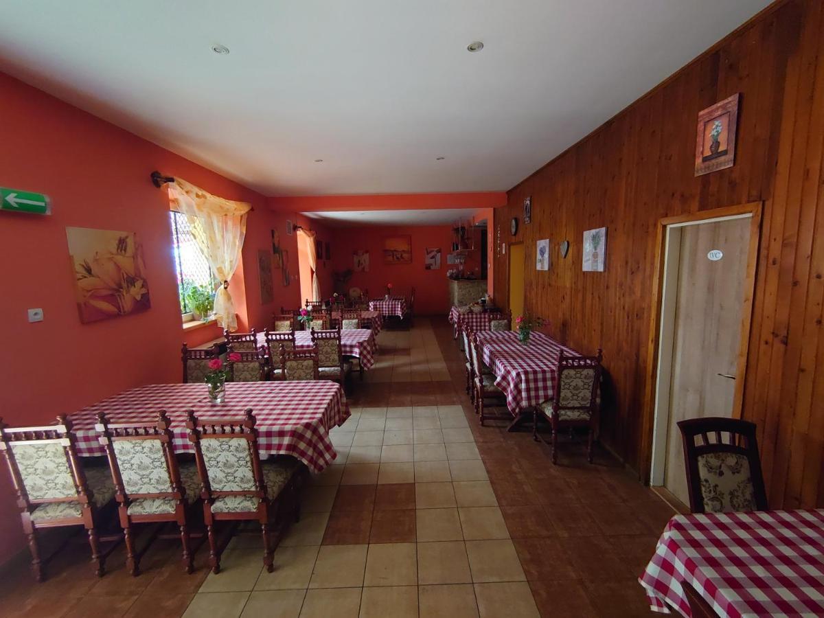 Penzion & Bar Natali Spissky Stvrtok Exterior photo